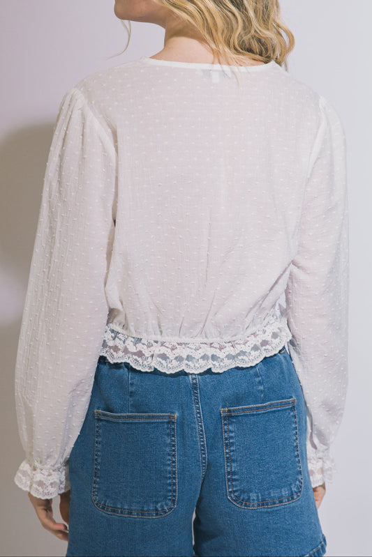 Blusa corta de encaje floral Isabella