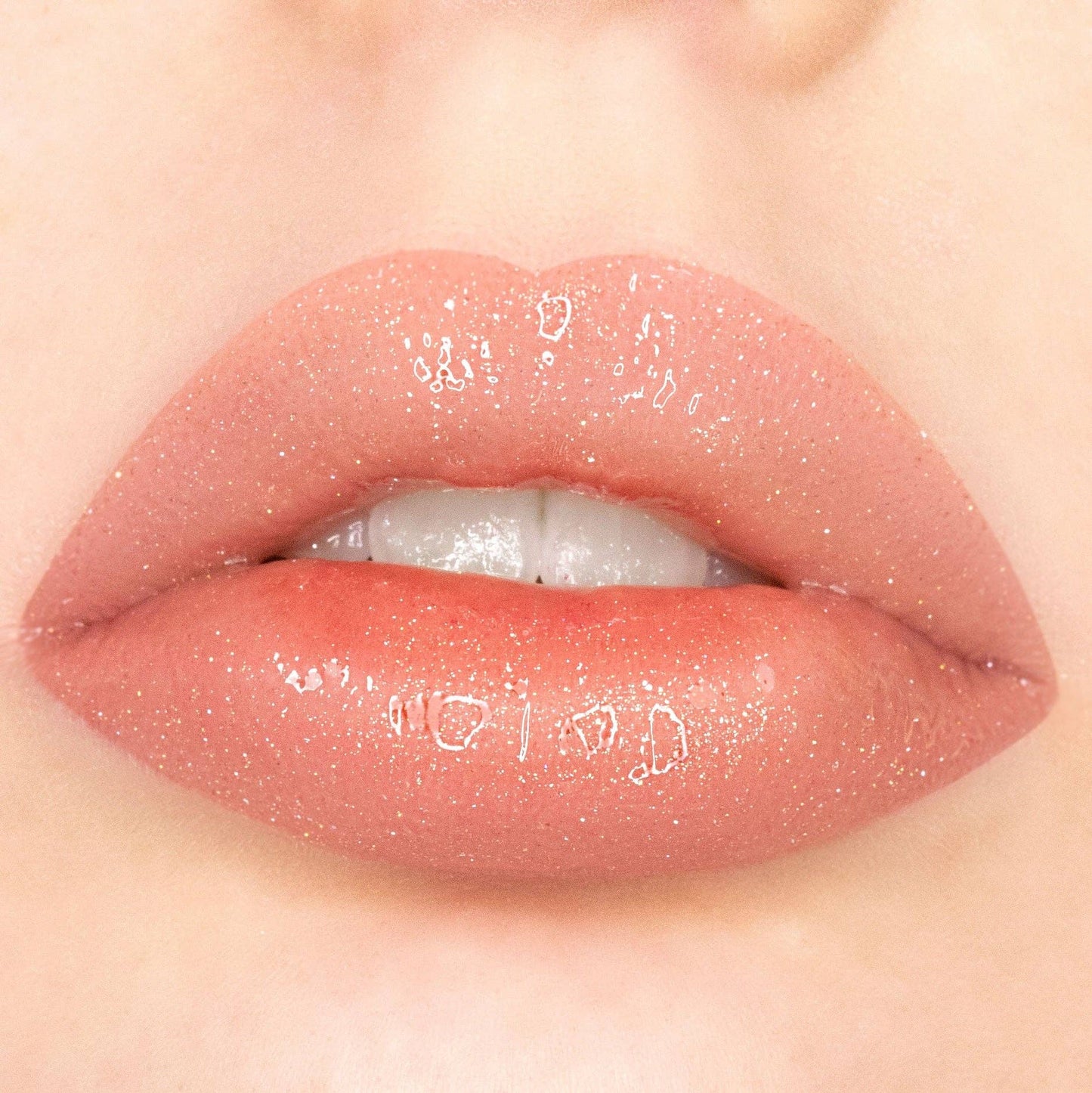 True Gold - Sleeky Kiss Plumping Lip Gloss